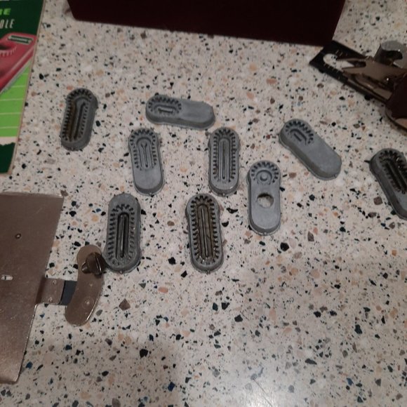 Vintage Kenmore Buttonhole Sewing Attachment SEARS Burgundy Box Buttonholer - Picture 2 of 6